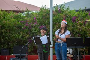 2022-christmas-carols-35